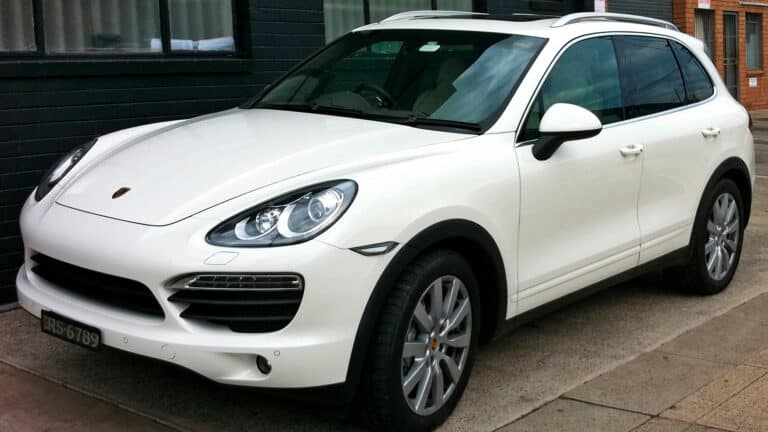 Старый Porsche Cayenne за 12 млн тенге вызвал споры в соцсетях