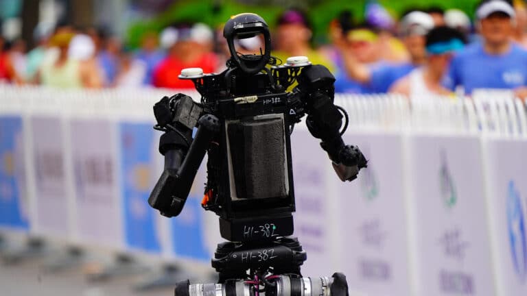 Humanoid robot outpaces human half-marathon record in Beijing