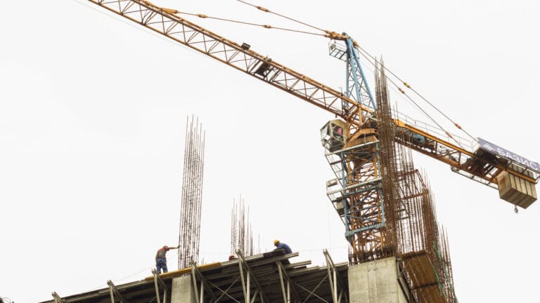 Власти засекретят цену особо охраняемых строек в Казахстане