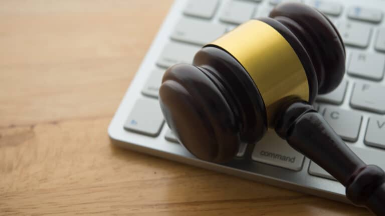 Перуашев объяснил, за какие посты казахстанцев могут отправить в тюрьму