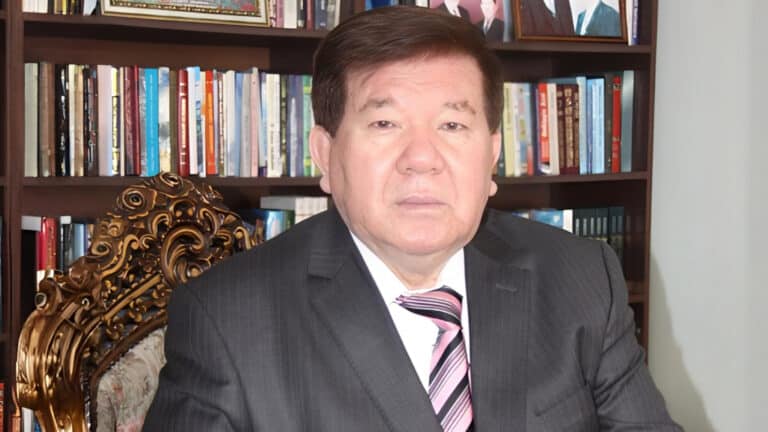 В сети сообщают о госпитализации поэта Мухтара Шаханова