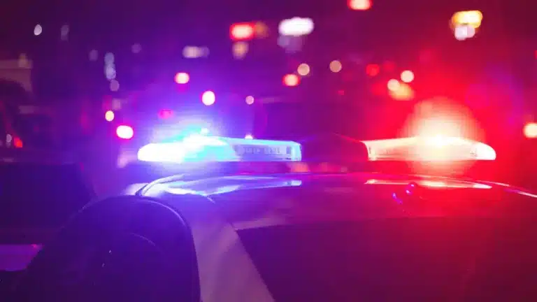 Өскеменде екі мас азамат полиция қызметкерінің қаруын тартып алып, атып кетті