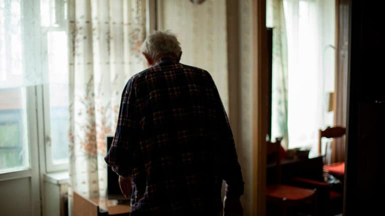 В Алматы похитили пенсионера и пытались отобрать его жилье