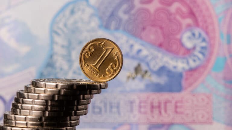 Минтруда предупредило: будущая пенсия казахстанцев может сократиться вдвое