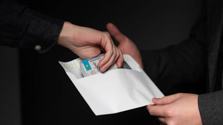 Абенов объяснил почему аудиторы находят хищения, но виновные остаются на свободе