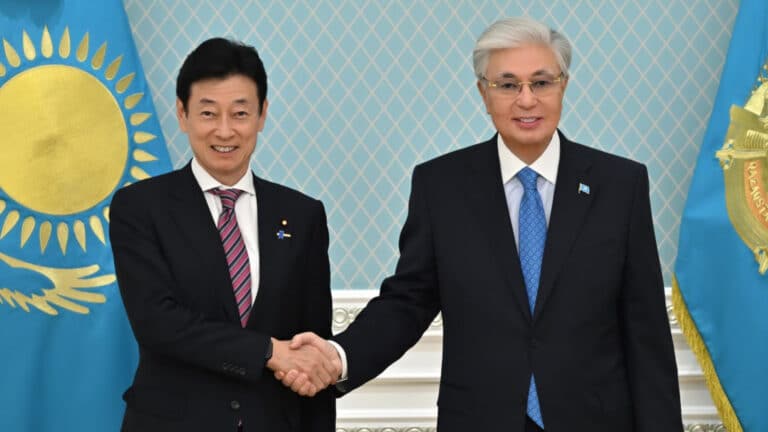 Контракты и саммит в Астане: Токаев встретился с главой парламентской лиги Японии