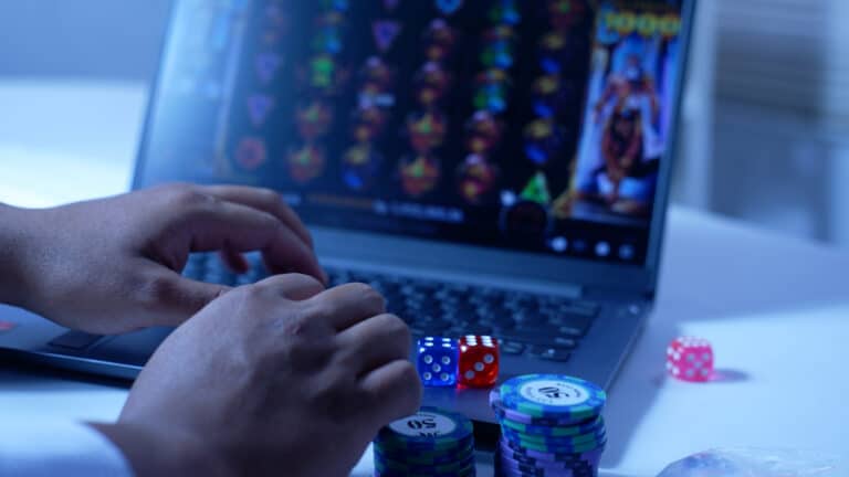 Как деньги с телефонов уходят в онлайн-казино – что выяснило АФМ