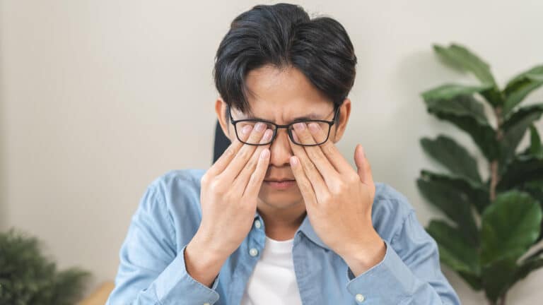 Почему обычные звуки и свет вдруг начинают раздражать