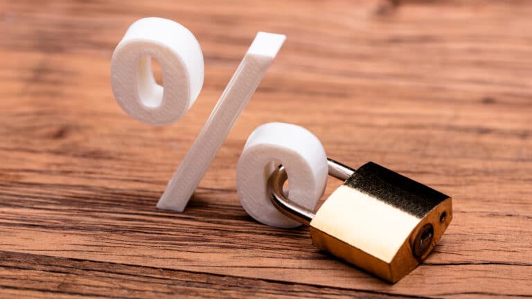 Цикл снижения ставок в мире может замедлиться из-за геополитики