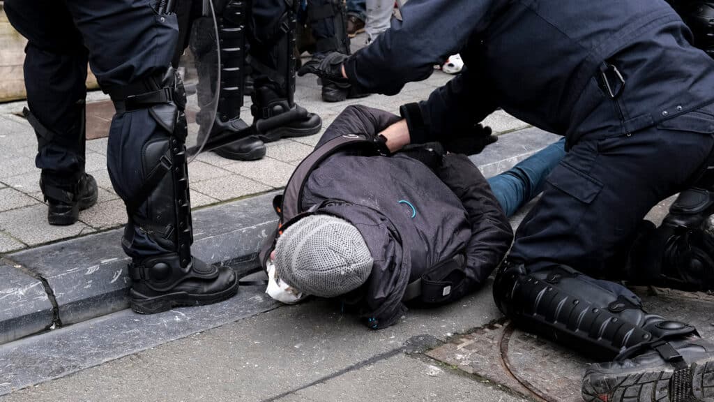 В Грузии задержали четверых мошенников и наркодилера из Казахстана