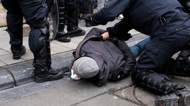 В Грузии задержали четверых мошенников и наркодилера из Казахстана