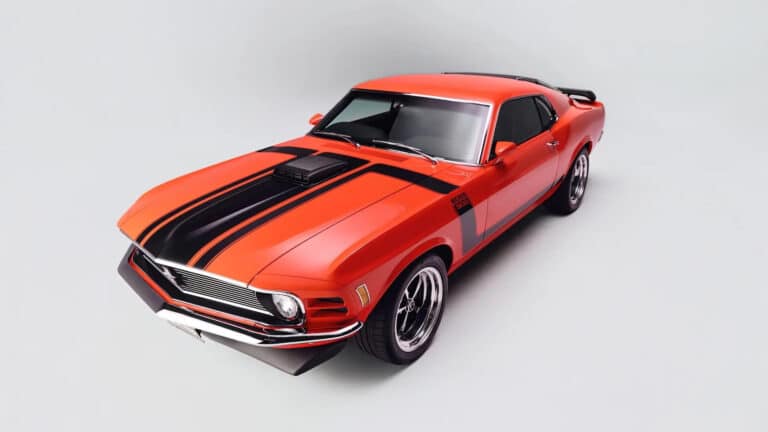 Mustang Boss 302 возвращается: легенда стала мощнее и комфортнее