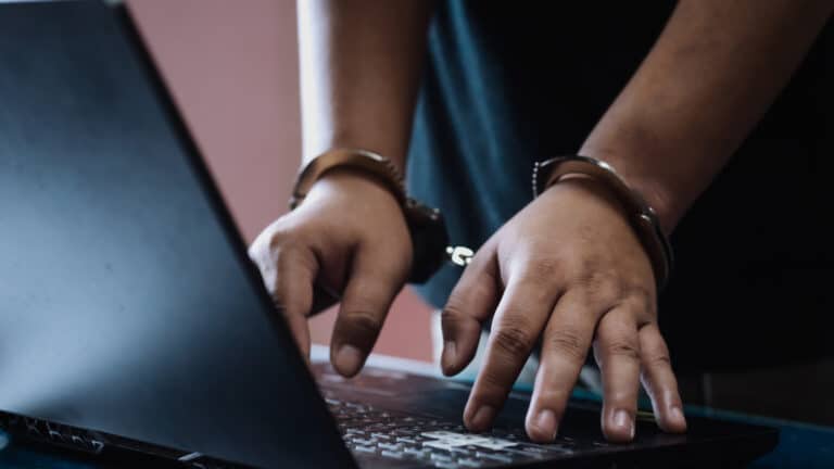 Житель Актобе объявил домбру харамом и теперь ему грозит семь лет тюрьмы