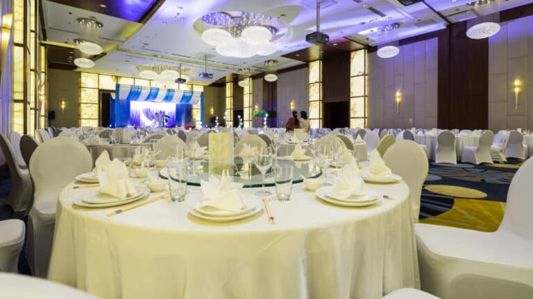 Выпускные вечера в школах Казахстана больше не будут заканчиваться банкетом