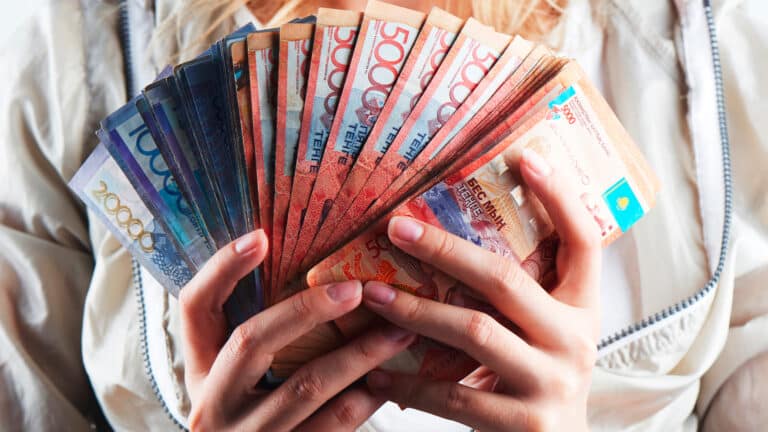 Казахстанцев загоняли в долги из-за займов под 3,7% в день в Актюбинской области