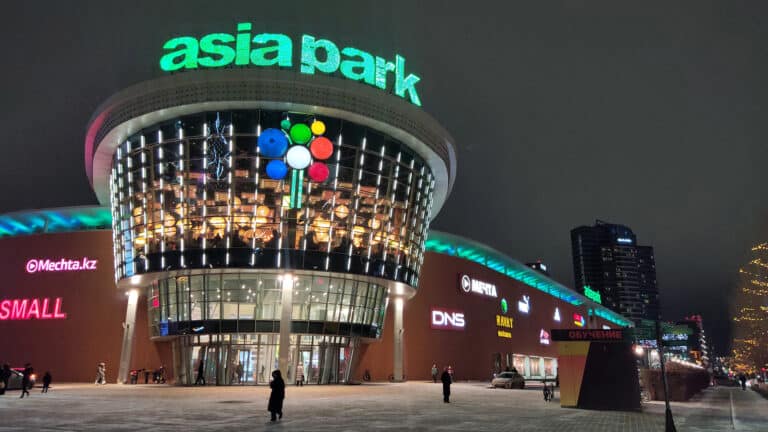 ТРЦ Asia Park бизнесмена из Forbes увеличивает прибыль на фоне дефицита ликвидности