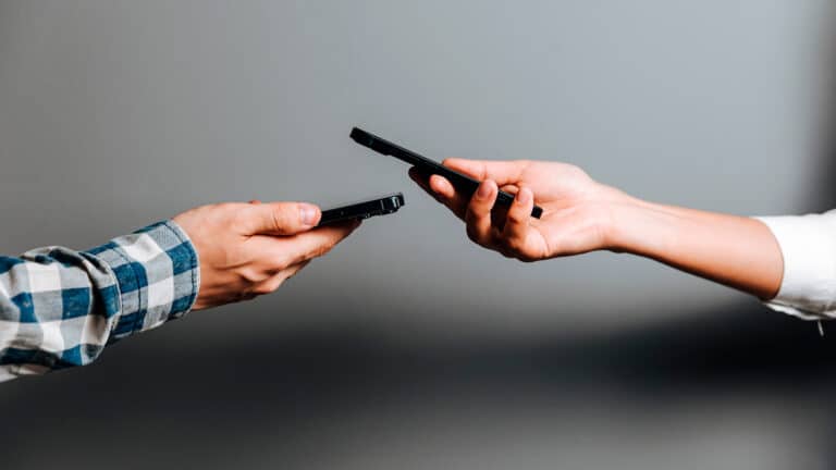 Мобильді аударым тексеріледі: салық органдары алғашқы ескертуді мамырда жібермек