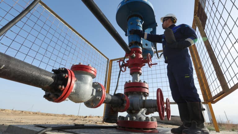 На участках с кладбищами будут бурить нефтяные скважины