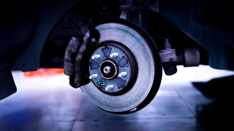 Почему тормоза на современных авто «умирают» быстрее и как продлить ресурс