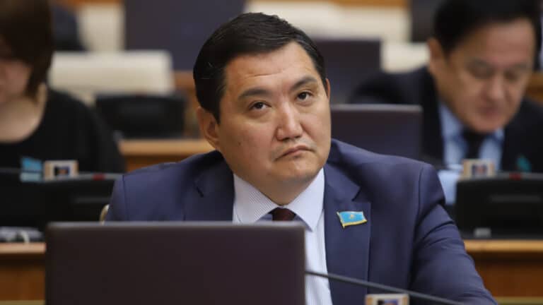 Базарбек поддержал идею назвать улицу в Алматы именем Шаханова, но призвал не спешить