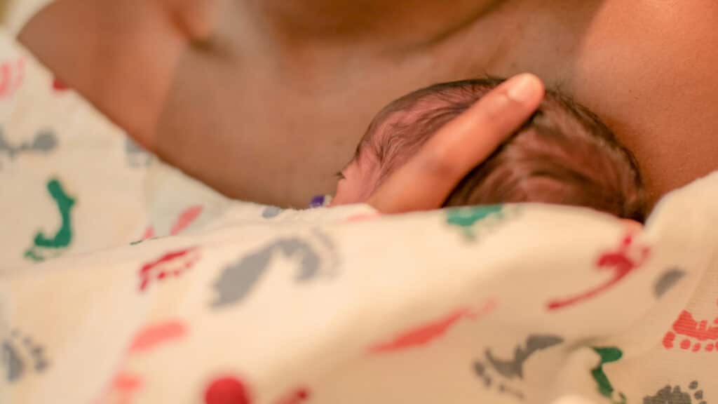 Жительница Павлодара пыталась продать своего трехдневного ребенка 