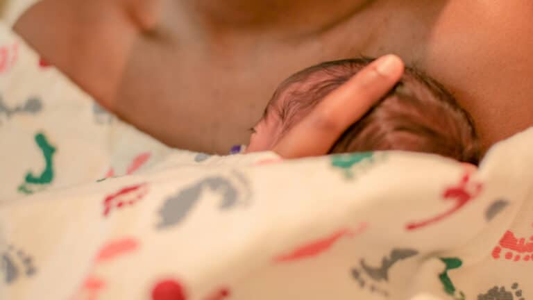 Жительница Павлодара пыталась продать своего трехдневного ребенка 