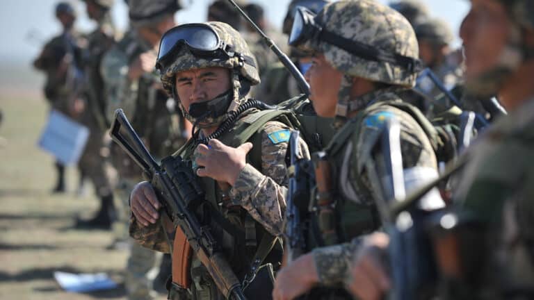 У Казахстана самые большие в ЦА военные расходы на душу населения