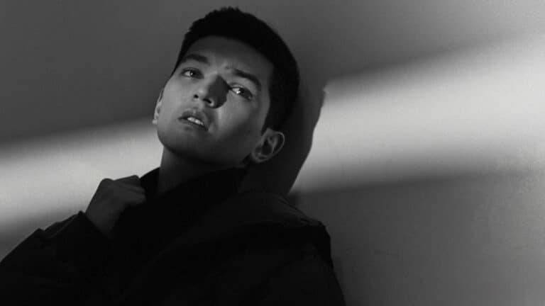 Фанатам Akmal, критиковавшего флаг Казахстана, вернут 5,3 млн за отмененный концерт