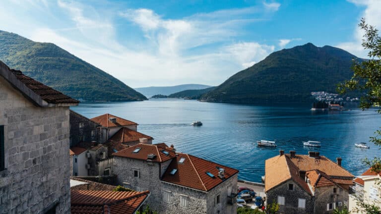 Казахстанцы смогут без визы попасть в Черногорию с 1 мая