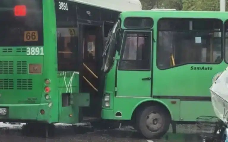 Алматыда екі автобус соқтығысты: зардап шеккендер бар