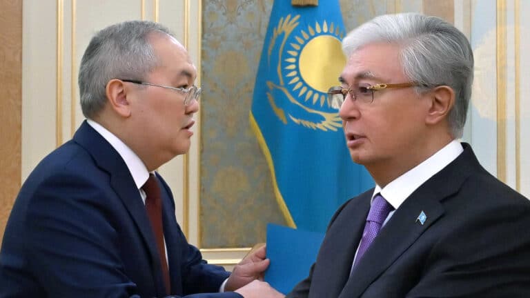 Глава АФМ доложил Токаеву о хищениях в ОСМС и миллиардных растратах