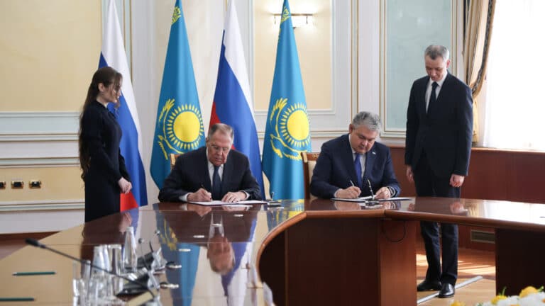 Лавров анонсировал строительство шести совместных школ России и Казахстана