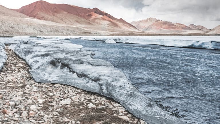 1300 ледников растаяло в Таджикистане: Рахмон озвучил масштаб водного кризиса в ЦА