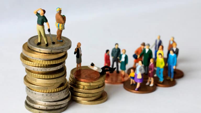 Пока Казахстан беднеет, Россия наращивает доходы населения