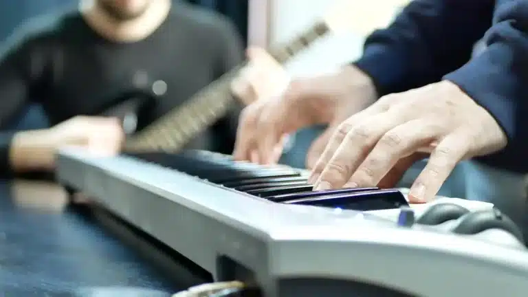 Қазақстандық әншілер жаздан бастап әнін қолданғандардан ақша алады