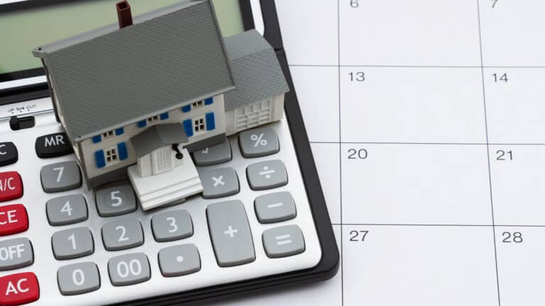 С 17 апреля казахстанцы будут платить ипотеку по-новому