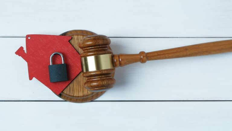 Аактивы миллионеров Клебанова и Кана: арест по делу «Экибастузтеплоэнерго» отменили