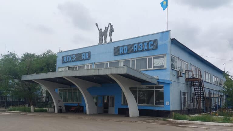 Турецкий владелец хромового завода в Актобе заплатил топ-менеджерам 70 млн тенге