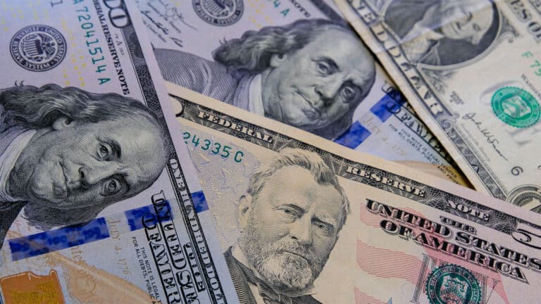 Каким будет курс доллара в апреле, спрогнозировали аналитики