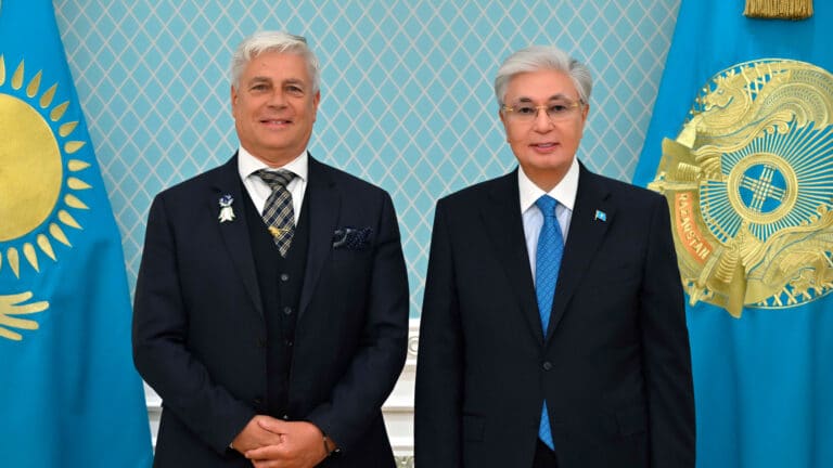 Токаев и глава FCI обсудили мировое будущее казахских пород собак