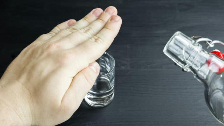 Казахстанцы стали пить меньше алкоголя и есть больше фруктов