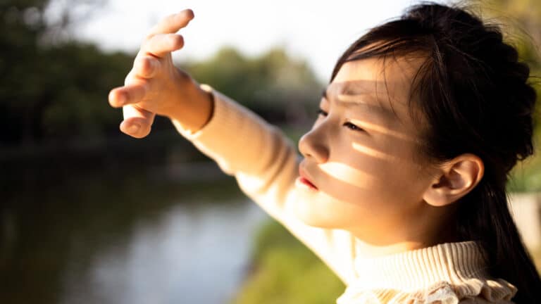 С чем связана повышенная чувствительность к свету