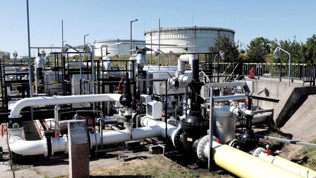 Россия остановит транзит нефти из Казахстана в Германию по «Дружбе» с 1 мая/REUTERS/Bernadett Szabo, бильд-редактор: Дастан Шанай