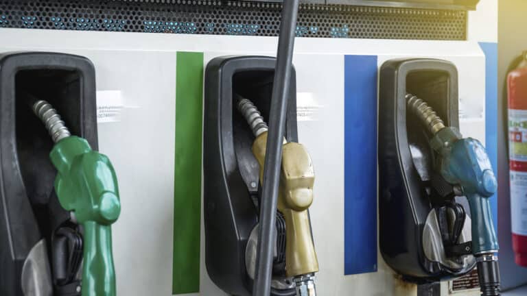 Цена бензина и дизеля от НПЗ выросла в Казахстане