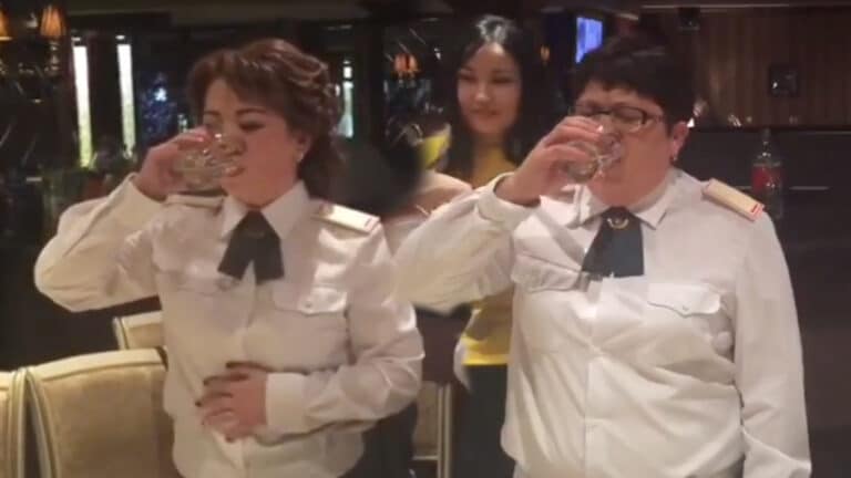 Казахстанских военных наказали за видео «пьяного банкета» восьмилетней давности