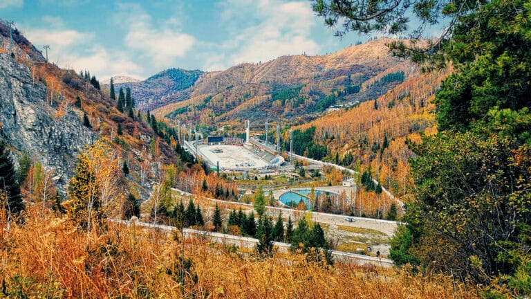 Сотни гектаров земли рядом с Медеу на 17 млрд тенге оказались в частных руках