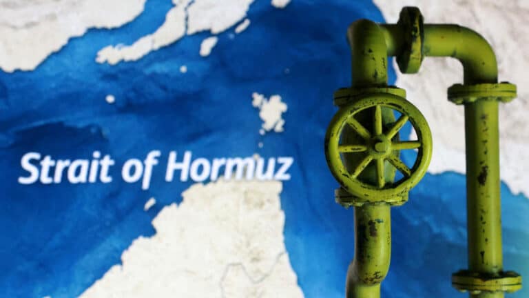 Нефть подешевела, но ненадолго: эксперт предупредил о новых рисках