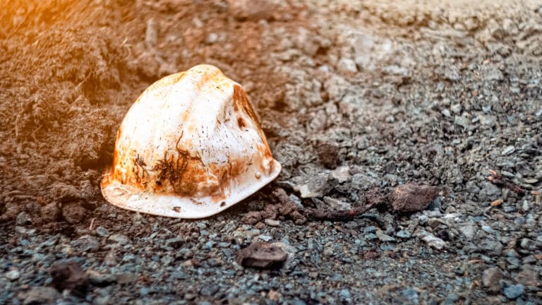 В Жезказгане погиб молодой рабочий при прокладке трубопровода