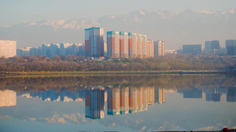 Озеро Сайран в Алматы обещают наполнить до конца апреля