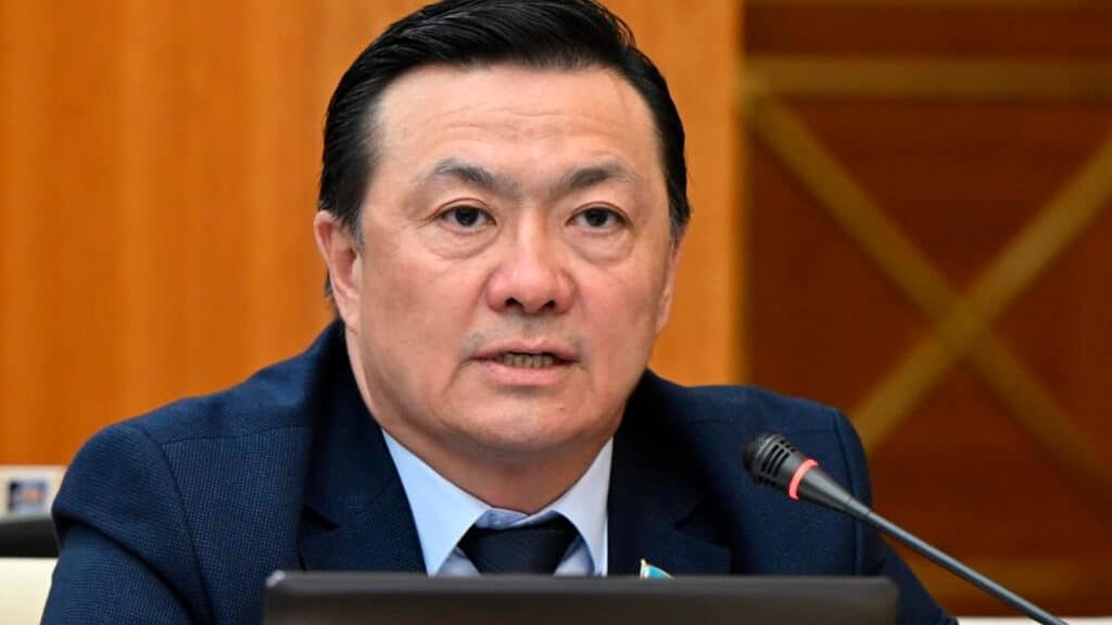 Медалями с именами батыров награждают казахстанцев за 300 тыс. тенге — депутат